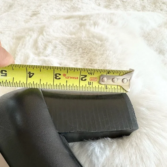 TAHARI Shoes. Size 9.5. - Picture 5 of 5